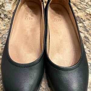 Black Women's Flats